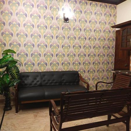 Luxury Living Rooms Near Agha Khan, Millennium, Nueplex Karachi Eksteriør bilde