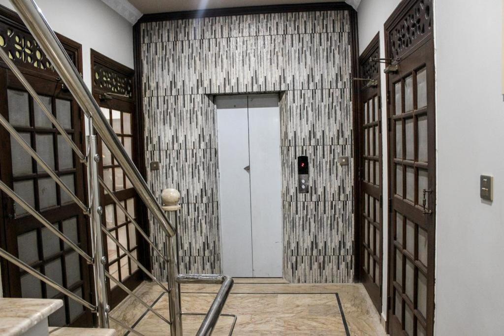 Luxury Living Rooms Near Agha Khan, Millennium, Nueplex Karachi Eksteriør bilde