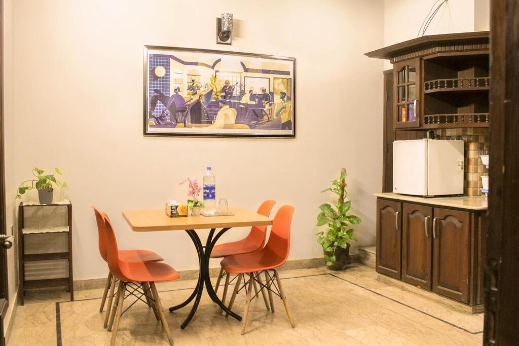 Luxury Living Rooms Near Agha Khan, Millennium, Nueplex Karachi Eksteriør bilde