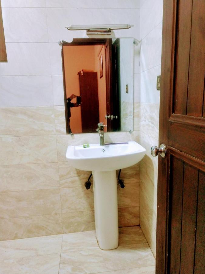 Luxury Living Rooms Near Agha Khan, Millennium, Nueplex Karachi Eksteriør bilde
