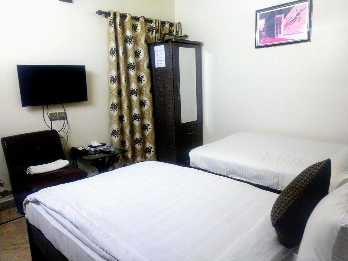 Luxury Living Rooms Near Agha Khan, Millennium, Nueplex Karachi Eksteriør bilde