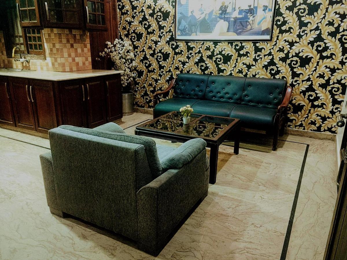 Luxury Living Rooms Near Agha Khan, Millennium, Nueplex Karachi Eksteriør bilde