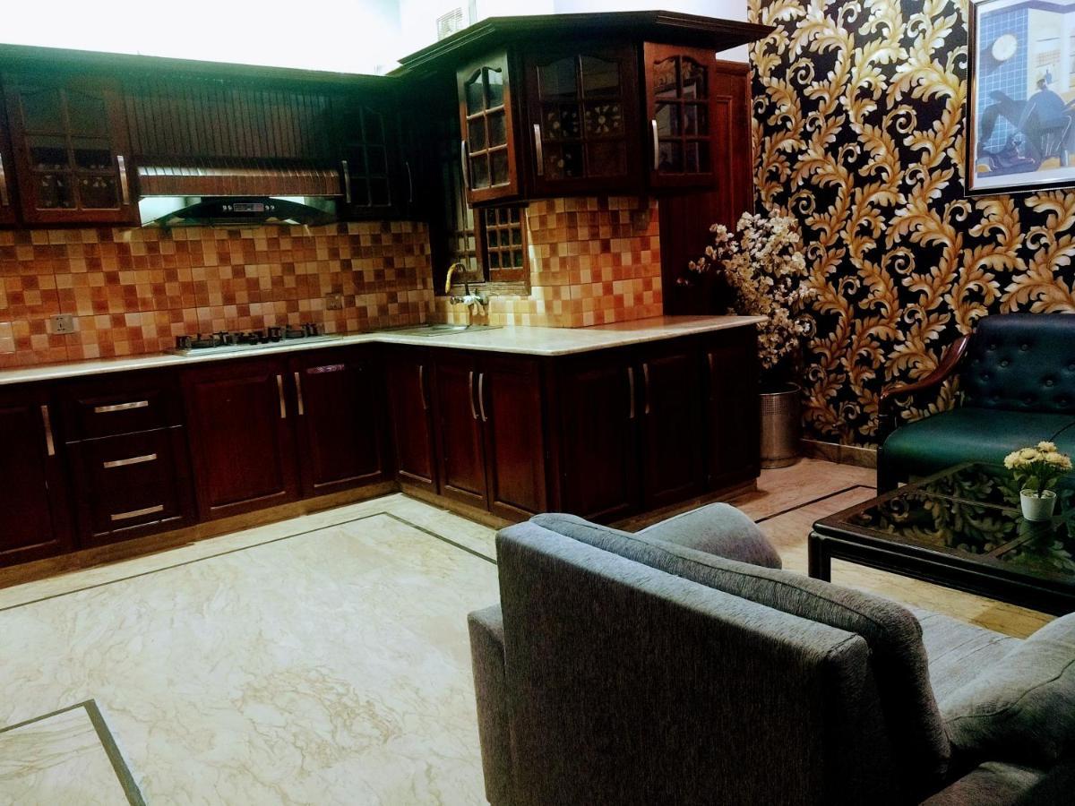 Luxury Living Rooms Near Agha Khan, Millennium, Nueplex Karachi Eksteriør bilde