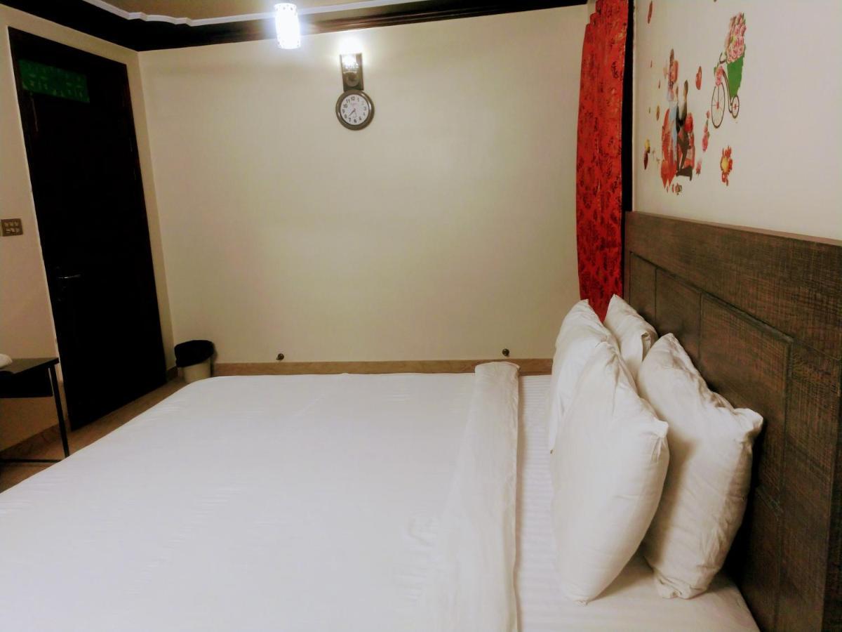 Luxury Living Rooms Near Agha Khan, Millennium, Nueplex Karachi Eksteriør bilde