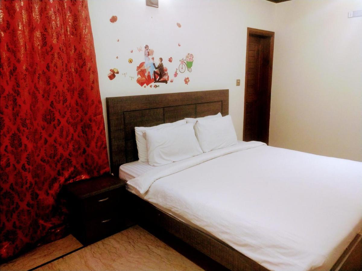 Luxury Living Rooms Near Agha Khan, Millennium, Nueplex Karachi Eksteriør bilde