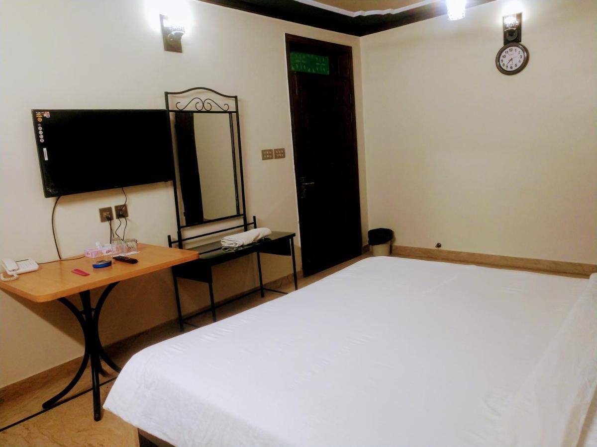 Luxury Living Rooms Near Agha Khan, Millennium, Nueplex Karachi Eksteriør bilde