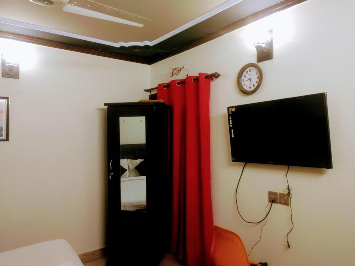 Luxury Living Rooms Near Agha Khan, Millennium, Nueplex Karachi Eksteriør bilde