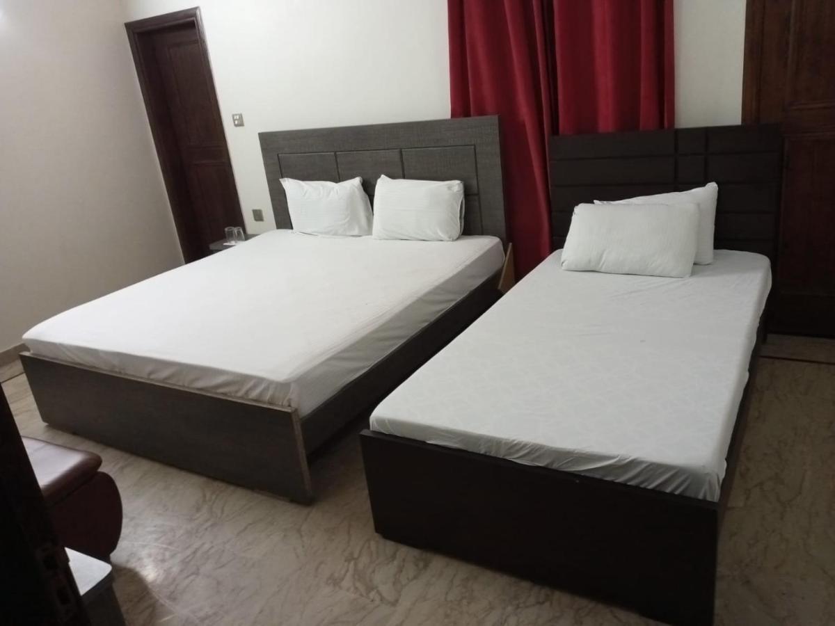 Luxury Living Rooms Near Agha Khan, Millennium, Nueplex Karachi Eksteriør bilde