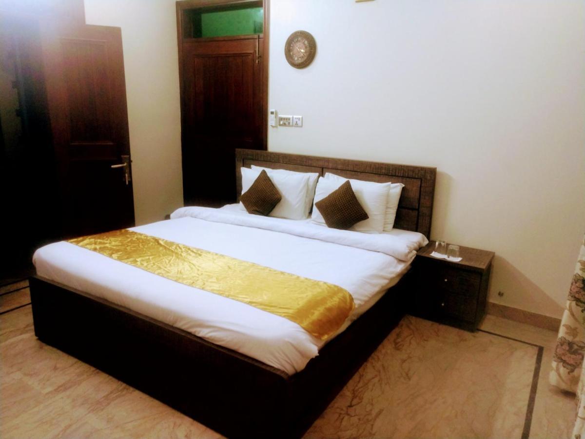 Luxury Living Rooms Near Agha Khan, Millennium, Nueplex Karachi Eksteriør bilde