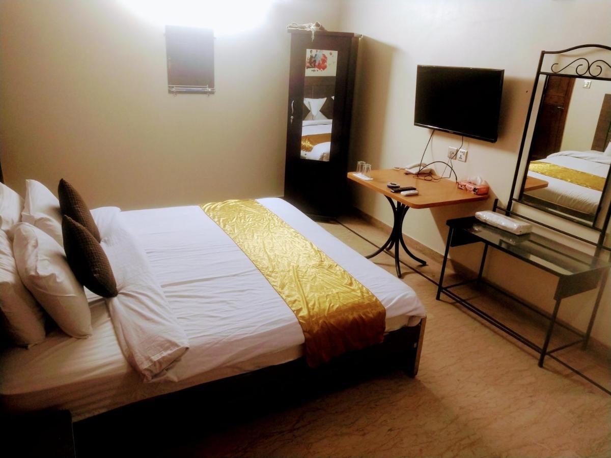 Luxury Living Rooms Near Agha Khan, Millennium, Nueplex Karachi Eksteriør bilde