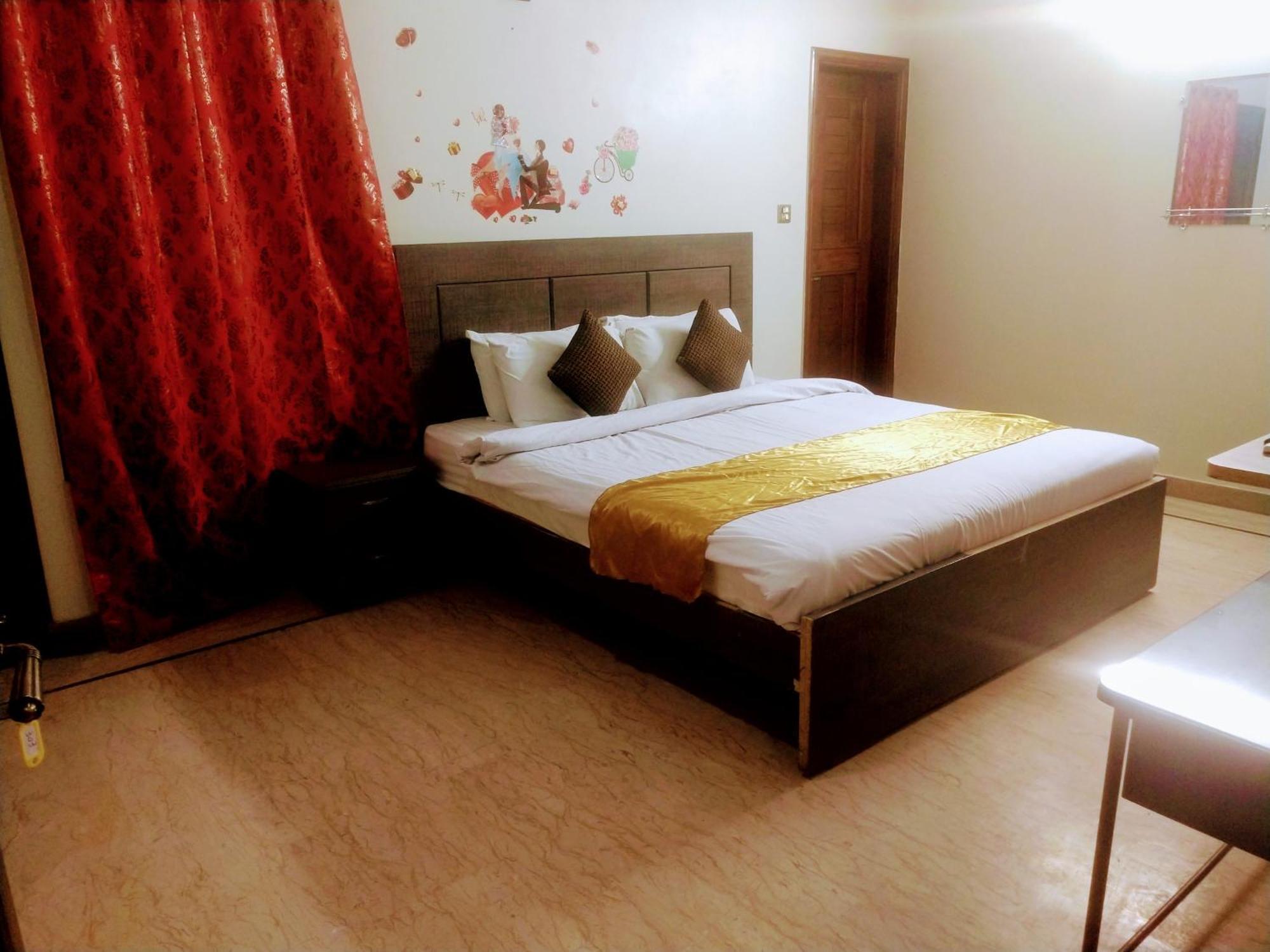 Luxury Living Rooms Near Agha Khan, Millennium, Nueplex Karachi Eksteriør bilde