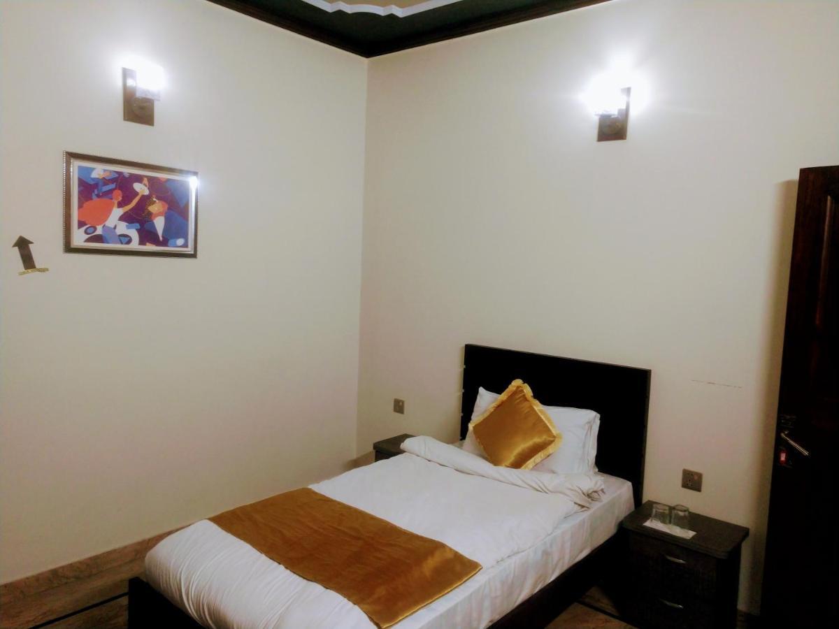 Luxury Living Rooms Near Agha Khan, Millennium, Nueplex Karachi Eksteriør bilde