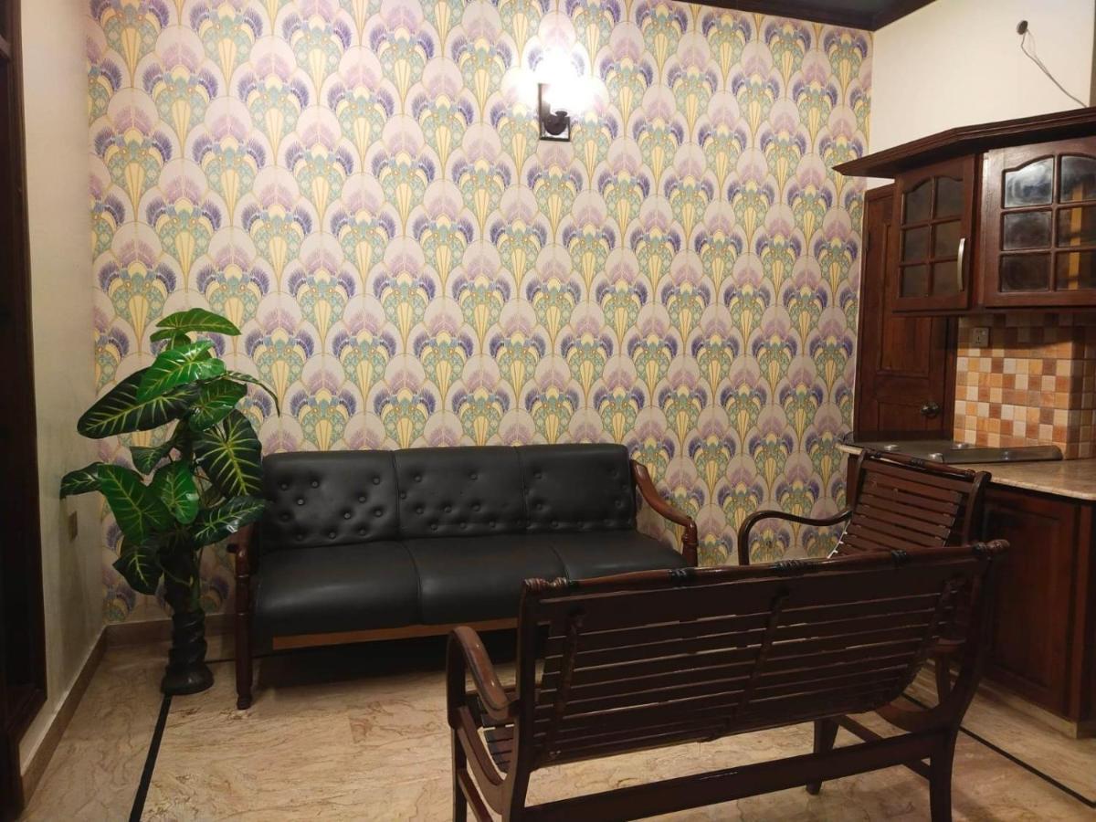 Luxury Living Rooms Near Agha Khan, Millennium, Nueplex Karachi Eksteriør bilde