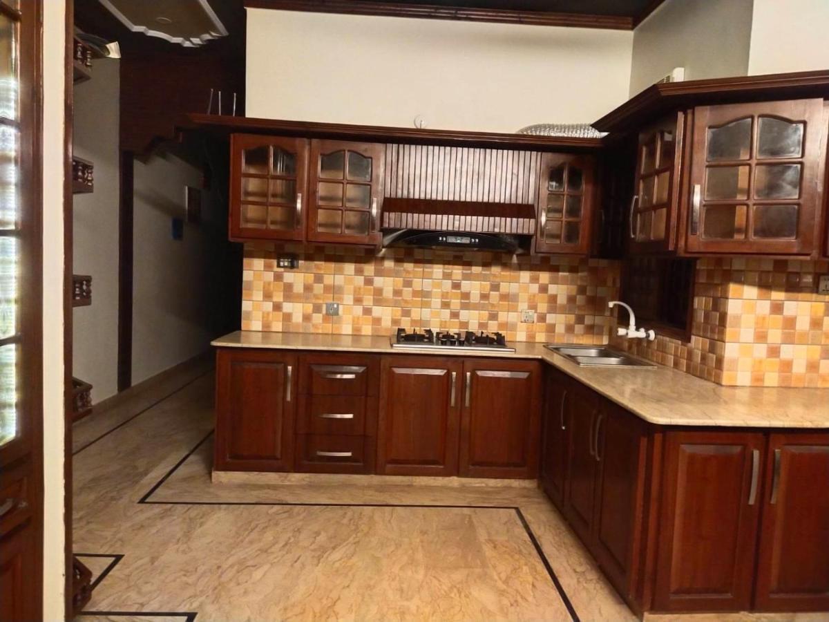 Luxury Living Rooms Near Agha Khan, Millennium, Nueplex Karachi Eksteriør bilde