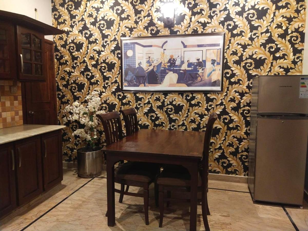 Luxury Living Rooms Near Agha Khan, Millennium, Nueplex Karachi Eksteriør bilde