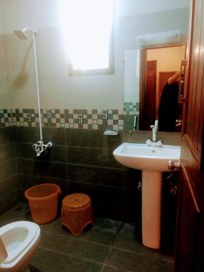 Luxury Living Rooms Near Agha Khan, Millennium, Nueplex Karachi Rom bilde