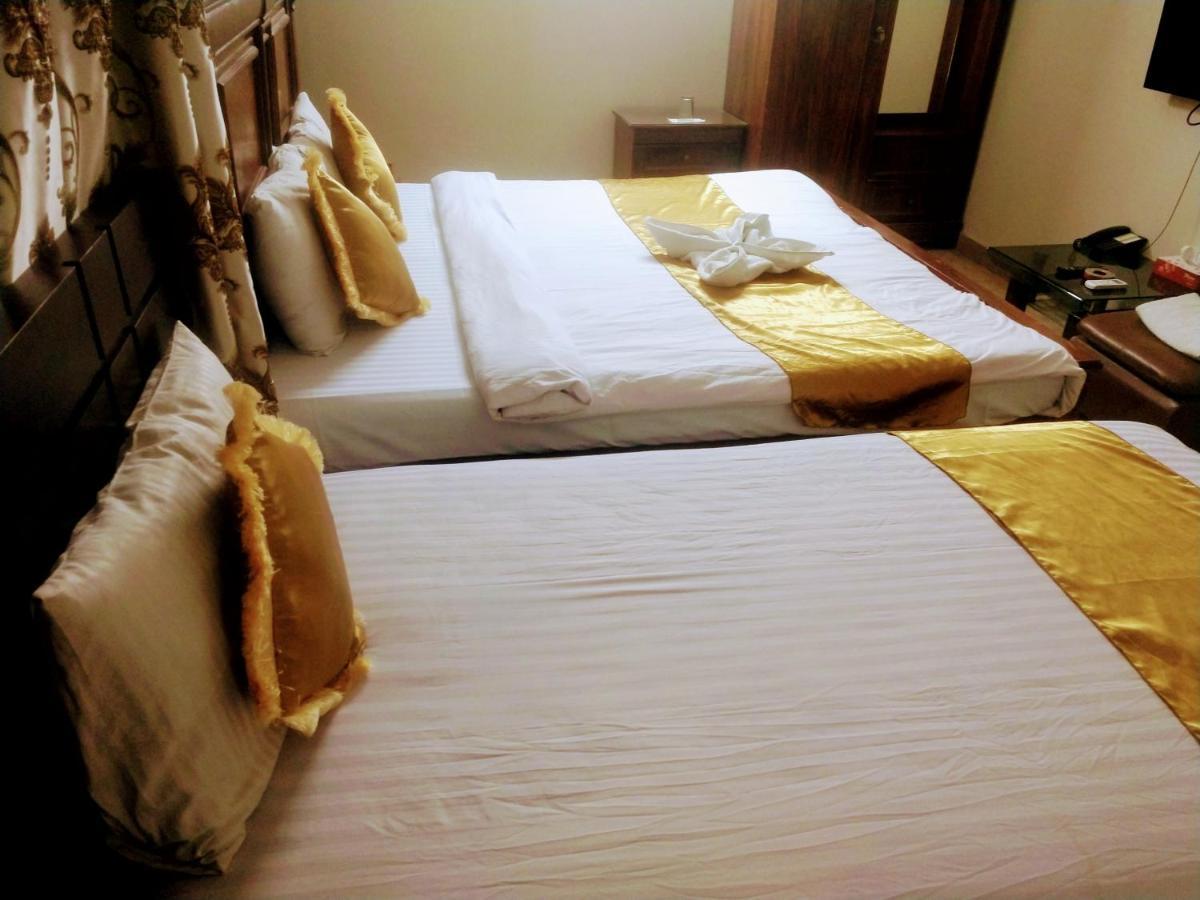Luxury Living Rooms Near Agha Khan, Millennium, Nueplex Karachi Rom bilde